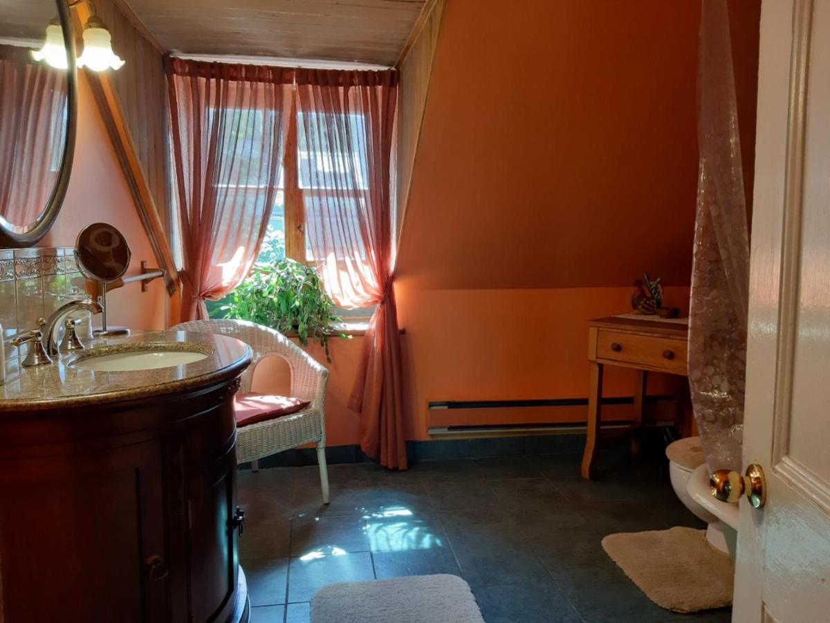 à L'augustine Couette-café 3*